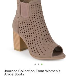 Journee Collection Shoes - Size 8.5 Journee Ankle Boots Journee Collection Shoes - Size 8.5 Journee Ankle Boots